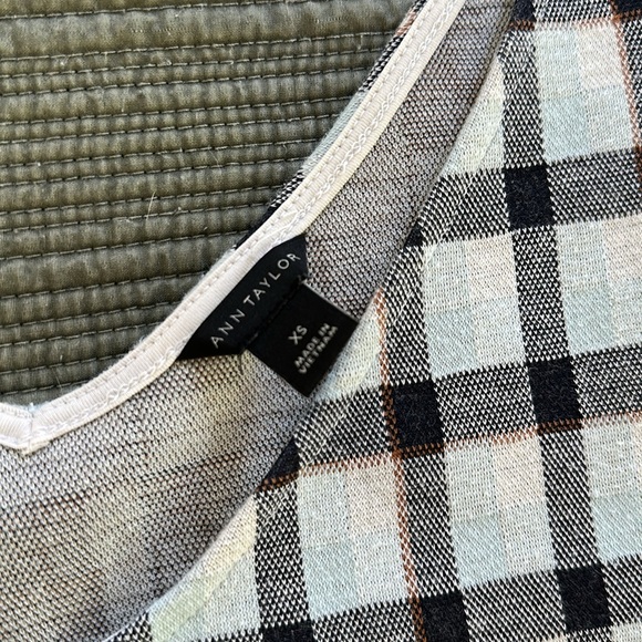 Ann Taylor Plaid V-Neck Short flutter Sleeve top - Picture 5 of 9